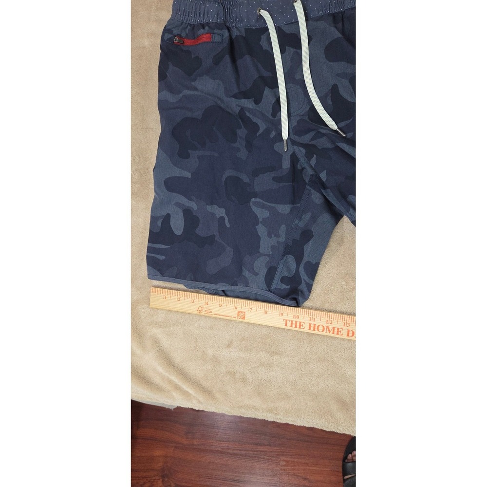 Vuori V cycled performance 4 way stretch shorts men size large gray camo 8" EUC - Picture 11 of 11
